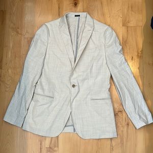 Tan linen blazer.